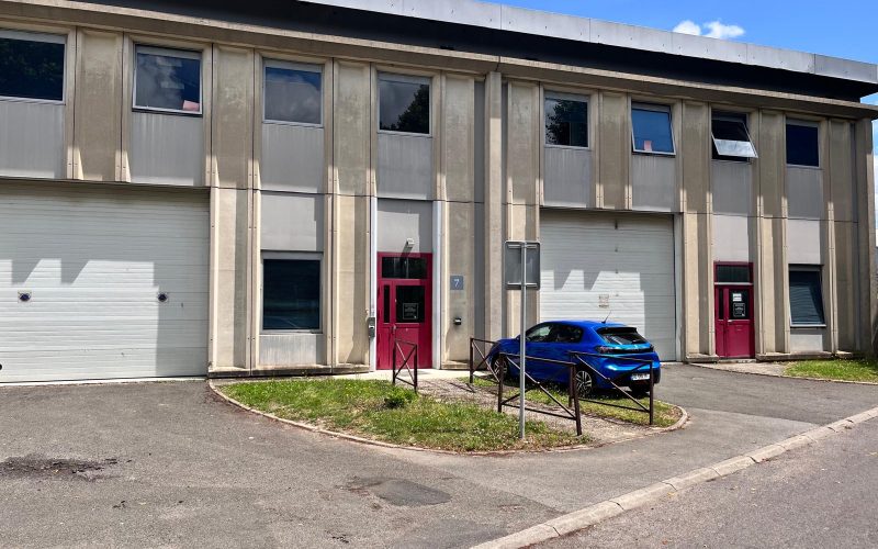 Entrepôt & bureaux 
            732 m², SARCELLES – 9 rue de l’Escouvrier