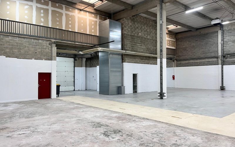 Entrepôt & bureaux 
            732 m², SARCELLES – 9 rue de l’Escouvrier