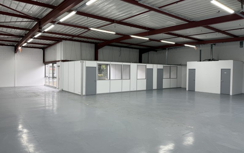 Entrepôt & bureaux 
            320 et 650 m² d'activités, VILLEBON-SUR-YVETTE – 16-18 avenue de la Baltique