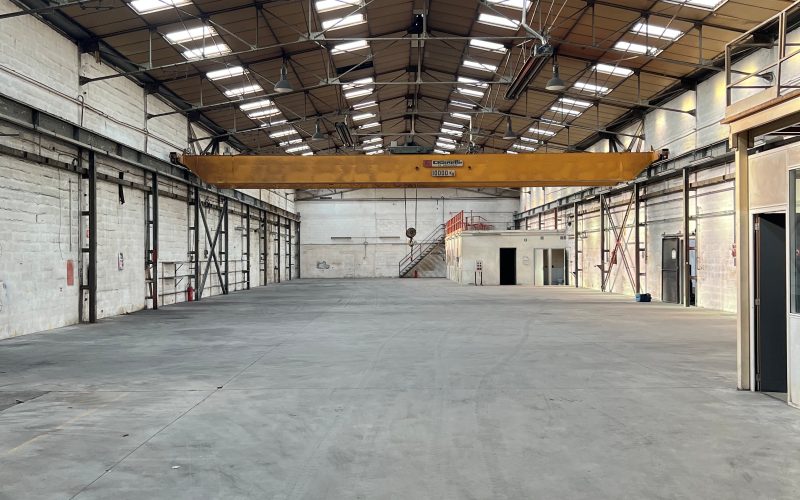 Entrepôt & bureaux 
            1154m², CHASSIEU- Avenue du Progrès