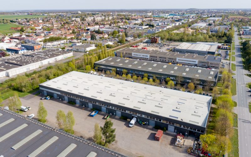 Entrepôt & bureaux 
            496 m², COIGNIERES – 32-34 rue des Osiers