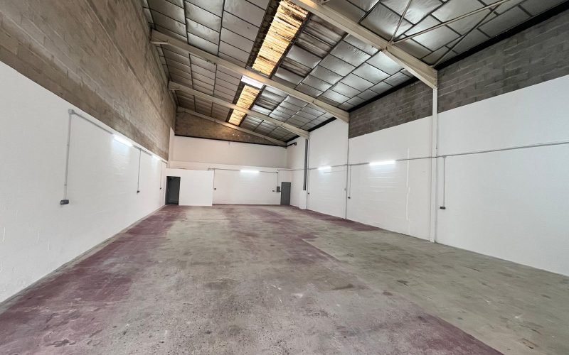 Entrepôt & bureaux 
            248 m², EAUBONNE – 9 rue Louis Armand