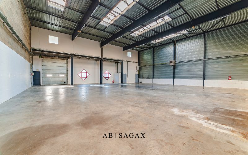 Entrepôt & bureaux 
            Entre 382 m² et 1 149 m², ÉLANCOURT – 65 avenue Georges Politzer