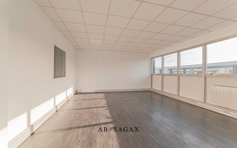 Entrepôt & bureaux 
            Entre 382 m² et 1 149 m², ÉLANCOURT – 65 avenue Georges Politzer