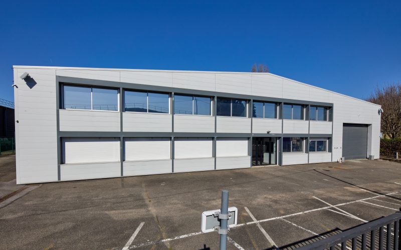 Entrepôt & bureaux 
            2 348 m², MORANGIS – 8 rue du Dr Jean Charcot