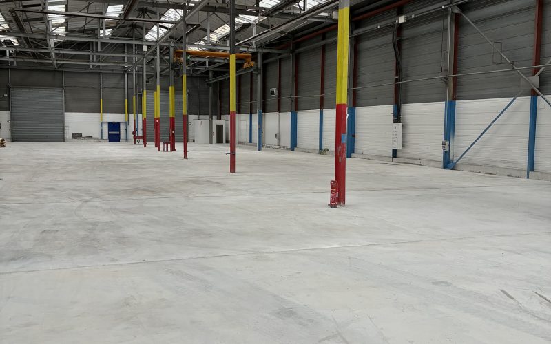 Entrepôt & bureaux 
            1 600 m² et 1 200 m², CORBEIL-ESSONNE 1 rue Fernand Raynaud
