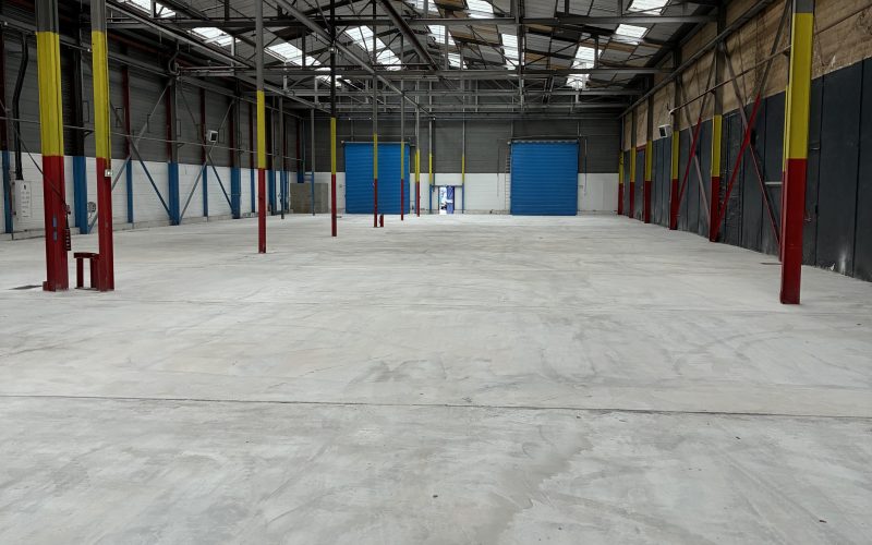 Entrepôt & bureaux 
            1 600 m² et 1 200 m², CORBEIL-ESSONNE 1 rue Fernand Raynaud