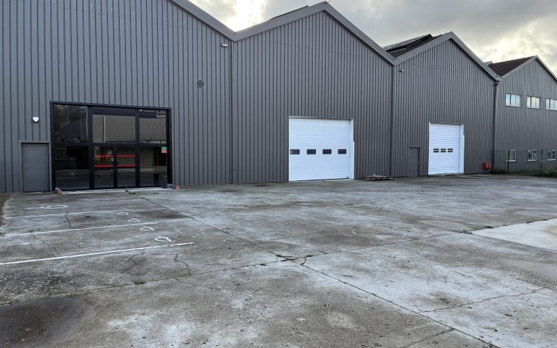 Entrepôt & bureaux 
            1 600 m² et 1 200 m², CORBEIL-ESSONNE 1 rue Fernand Raynaud