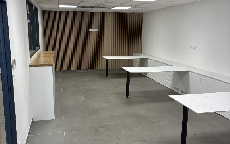 Entrepôt & bureaux 
            1 600 m² et 1 200 m², CORBEIL-ESSONNE 1 rue Fernand Raynaud