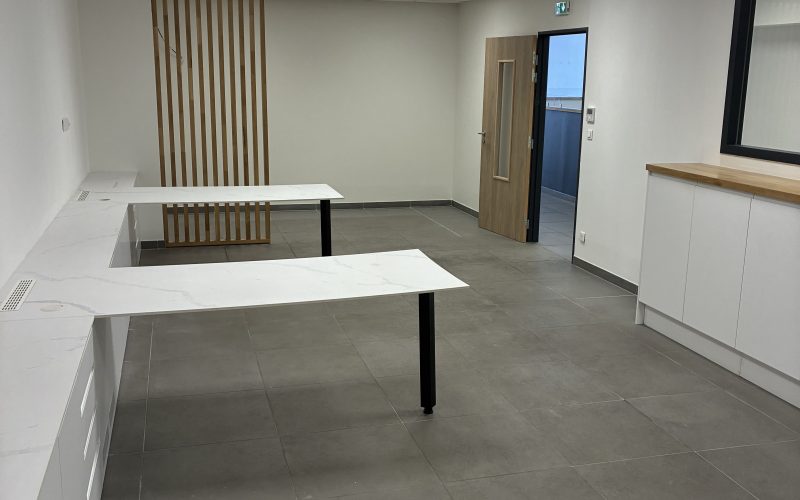 Entrepôt & bureaux 
            1 600 m² et 1 200 m², CORBEIL-ESSONNE 1 rue Fernand Raynaud