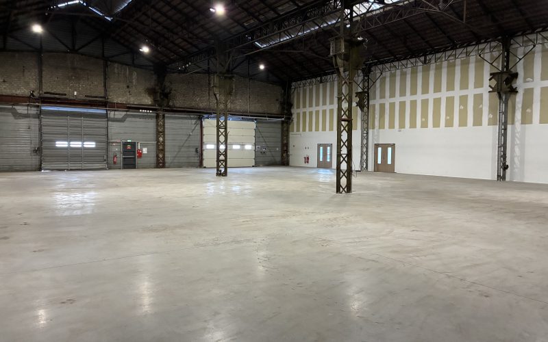 Entrepôt & bureaux 
            1 600 m² et 1 200 m², CORBEIL-ESSONNE 1 rue Fernand Raynaud