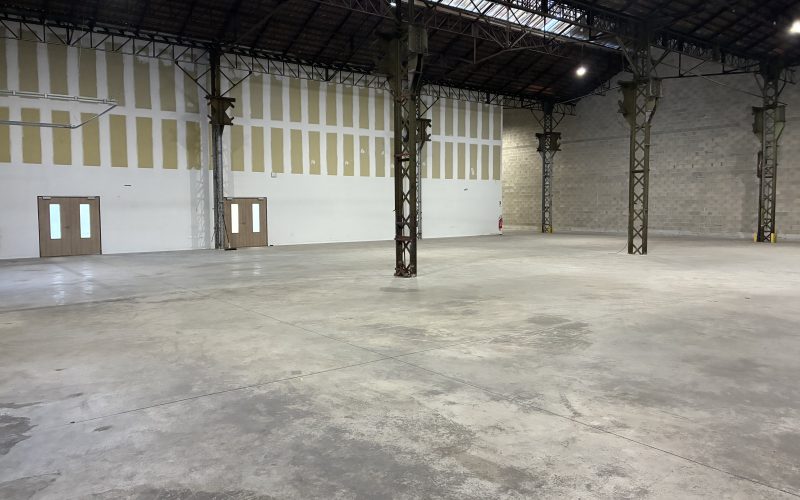 Entrepôt & bureaux 
            1 600 m² et 1 200 m², CORBEIL-ESSONNE 1 rue Fernand Raynaud