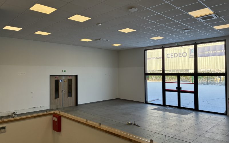 Entrepôt & bureaux 
            1 600 m² et 1 200 m², CORBEIL-ESSONNE 1 rue Fernand Raynaud