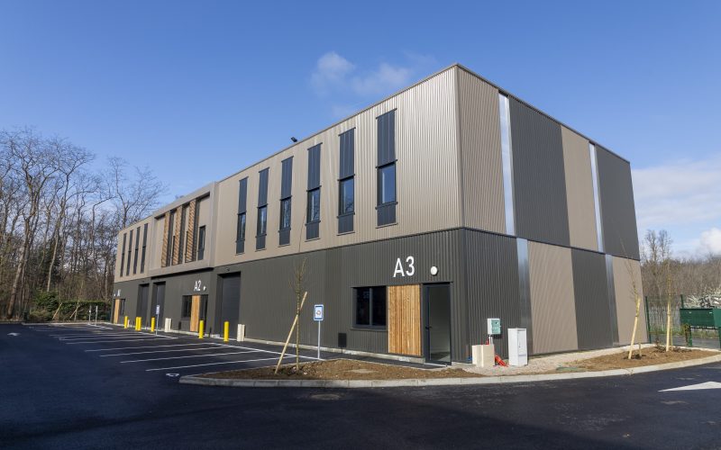 Entrepôt & bureaux 
            10 lots de 300 à 430 m², MUREAUX – 17 rue Levassor