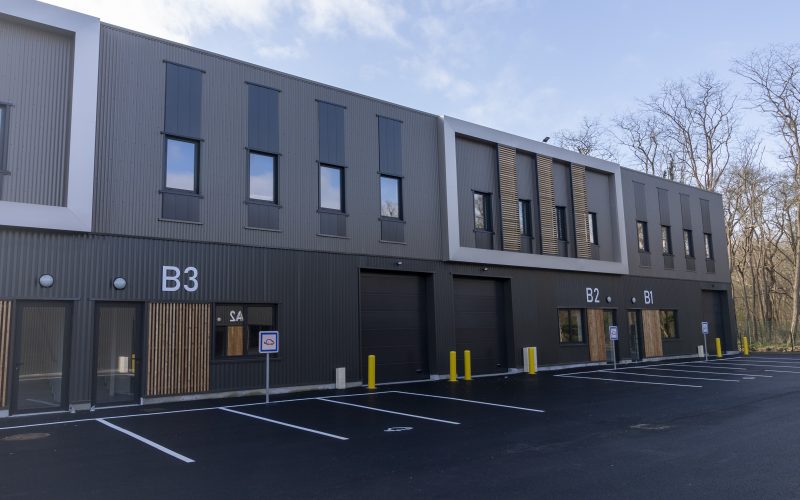 Entrepôt & bureaux 
            10 lots de 300 à 430 m², MUREAUX – 17 rue Levassor