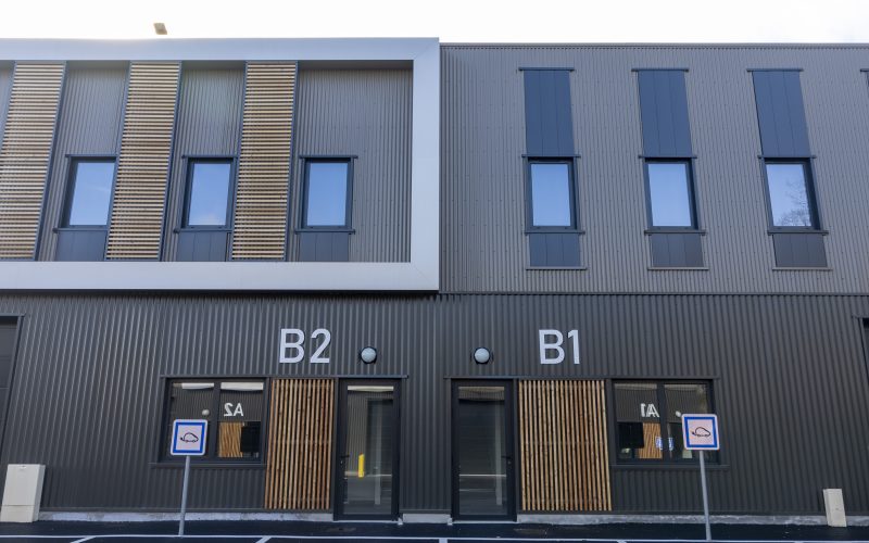 Entrepôt & bureaux 
            10 lots de 300 à 430 m², MUREAUX – 17 rue Levassor