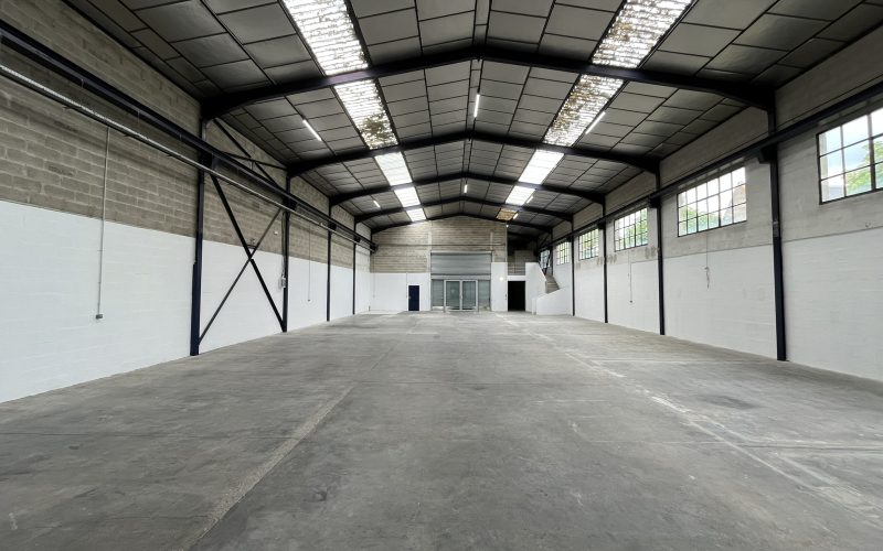 Entrepôt & bureaux 
            670 m², MORANGIS – 3 avenue Ferdinand de Lesseps