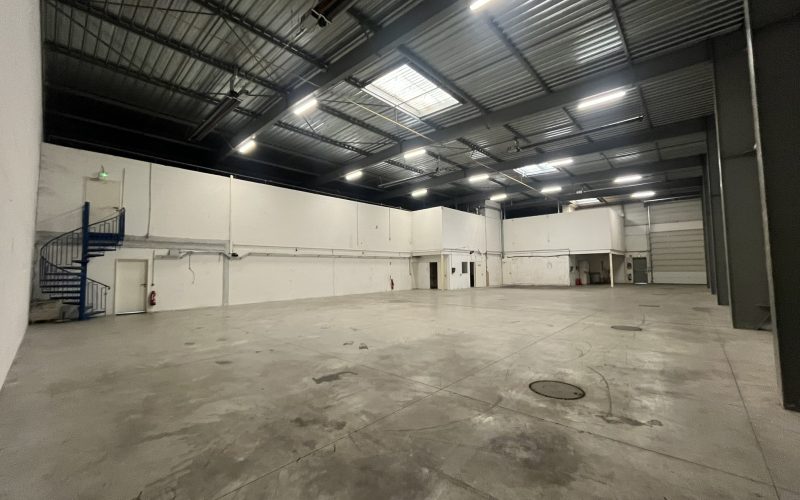 Entrepôt & bureaux 
            820 m² + 1188 m², Massy – 4 rue Galvani
