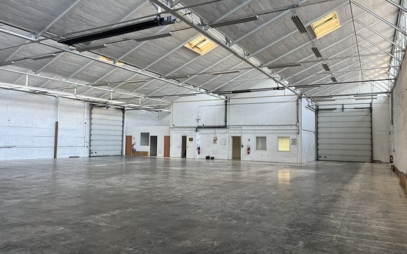 Entrepôt & bureaux 
            820 m² + 1188 m², Massy – 4 rue Galvani