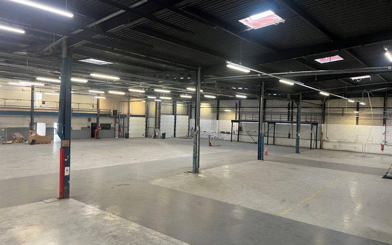 Entrepôt & bureaux 
            6 300 m² divisibles, VILLEBON-SUR-YVETTE – Rue de la Prairie