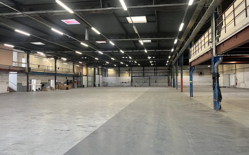 Entrepôt & bureaux 
            6 300 m² divisibles, VILLEBON-SUR-YVETTE – Rue de la Prairie
