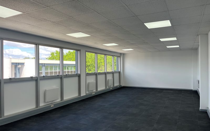 Entrepôt & bureaux 
            Entre 382 m² et 764 m², ÉLANCOURT – 65 avenue Georges Politzer