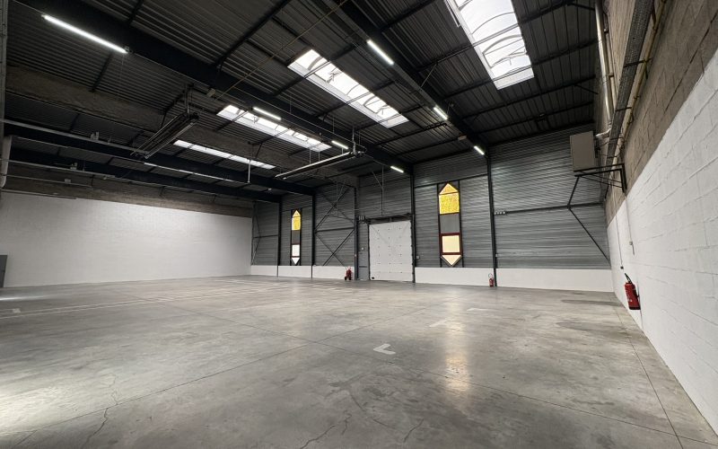 Entrepôt & bureaux 
            Entre 382 m² et 764 m², ÉLANCOURT – 65 avenue Georges Politzer