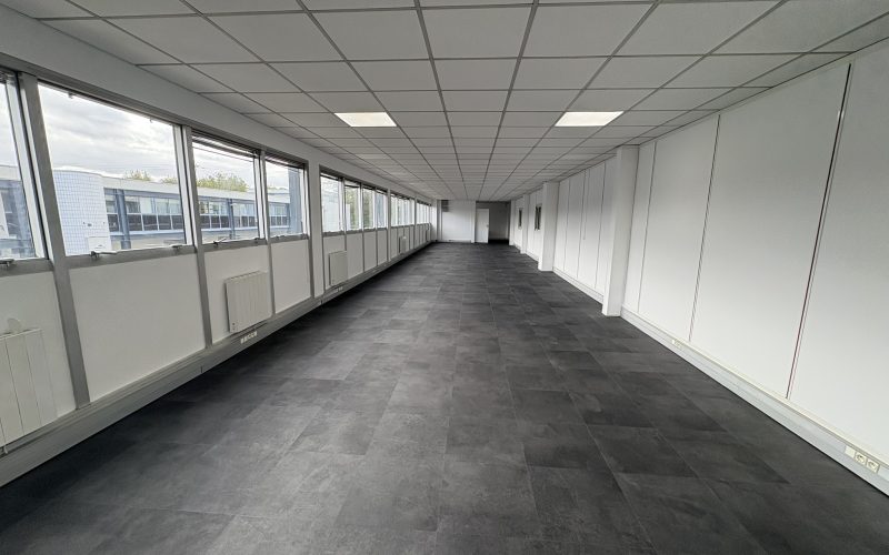 Entrepôt & bureaux 
            Entre 382 m² et 764 m², ÉLANCOURT – 65 avenue Georges Politzer