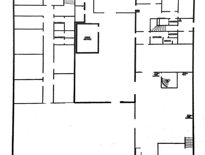 Entrepôt & bureaux 
            1 470 m² dont 1 170 m² et 300 m² de bureaux, BUC – 438 rue Audemars